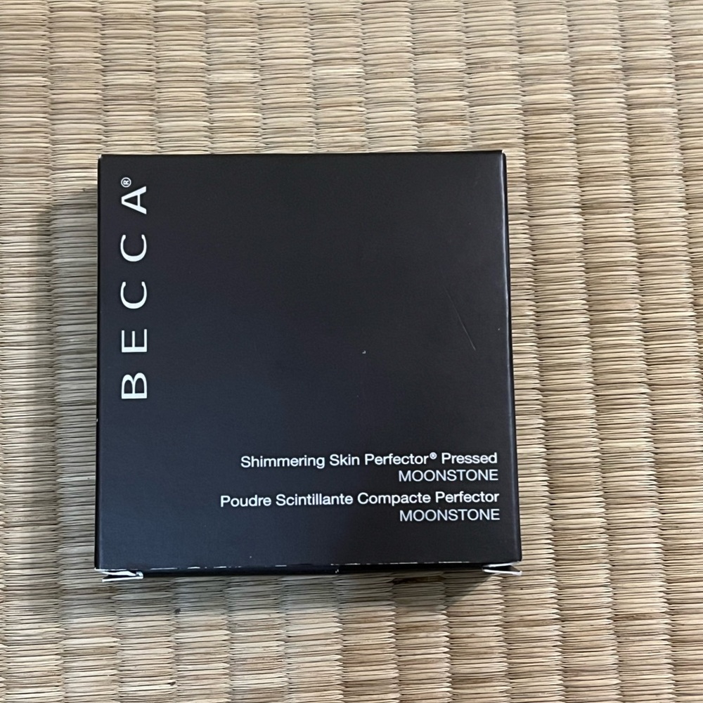 BECCA shimmering skin perfector pressed